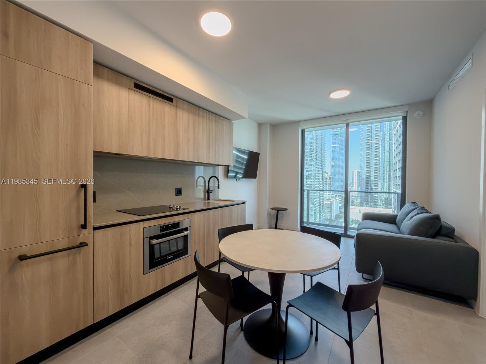 121 NE 5th St # 2211, Miami, FL 33132 photo 4