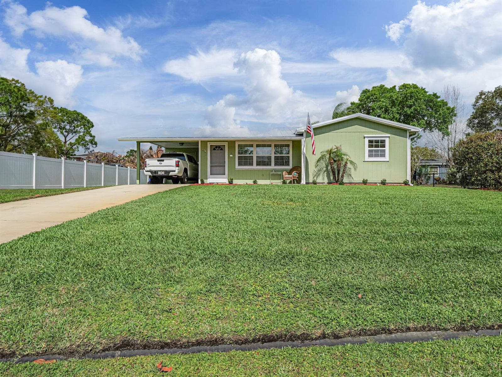 573 Autumn Terrace, Sebastian, FL 32958 photo 2