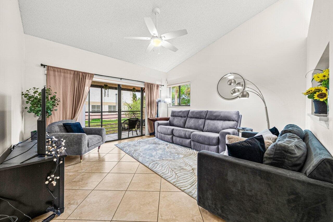 16 Via De Casas Sur # 204, Boynton Beach, FL 33426 photo 3