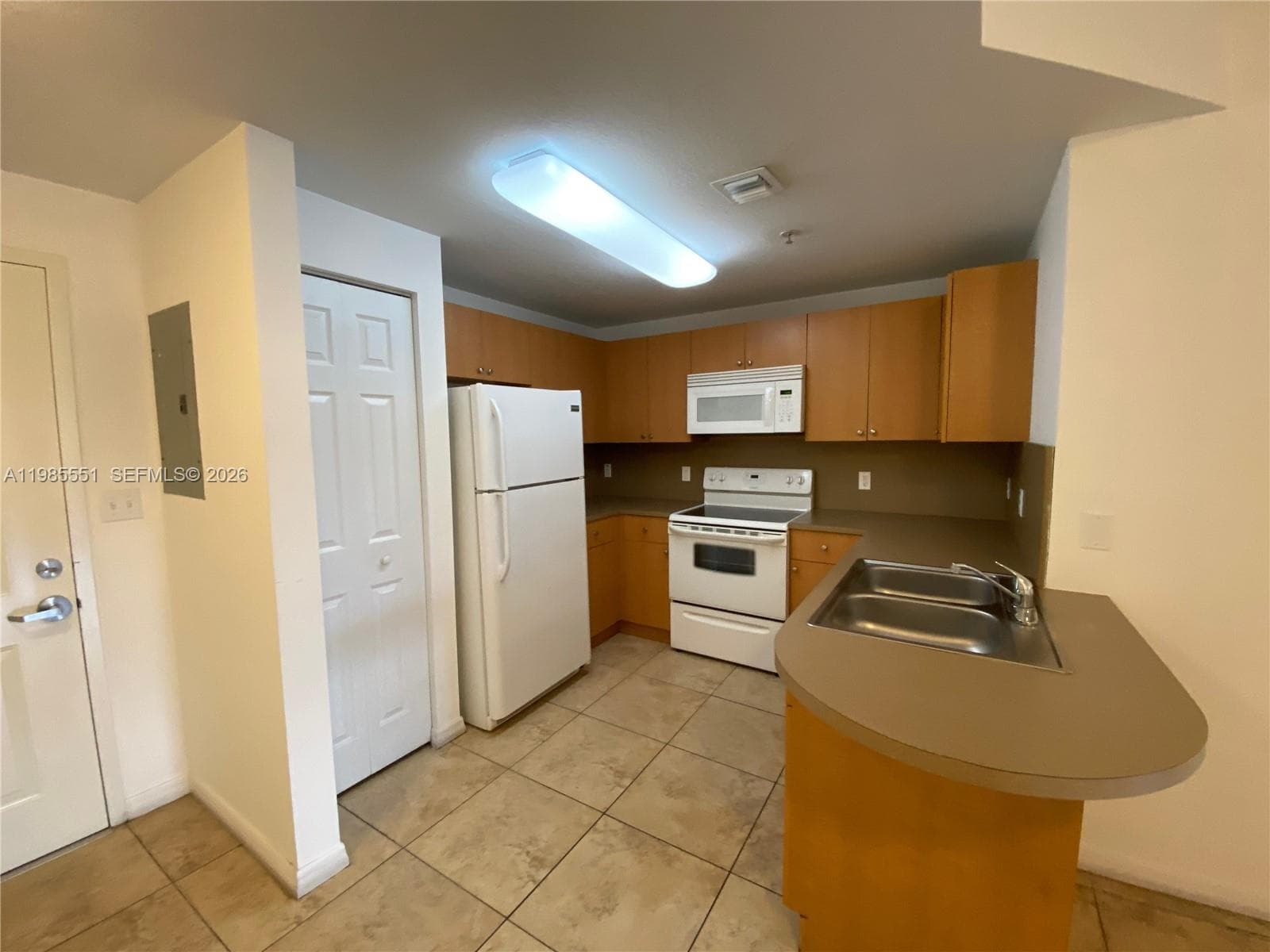 435 SW 12th Ave # 605, Miami, FL 33130 photo 2