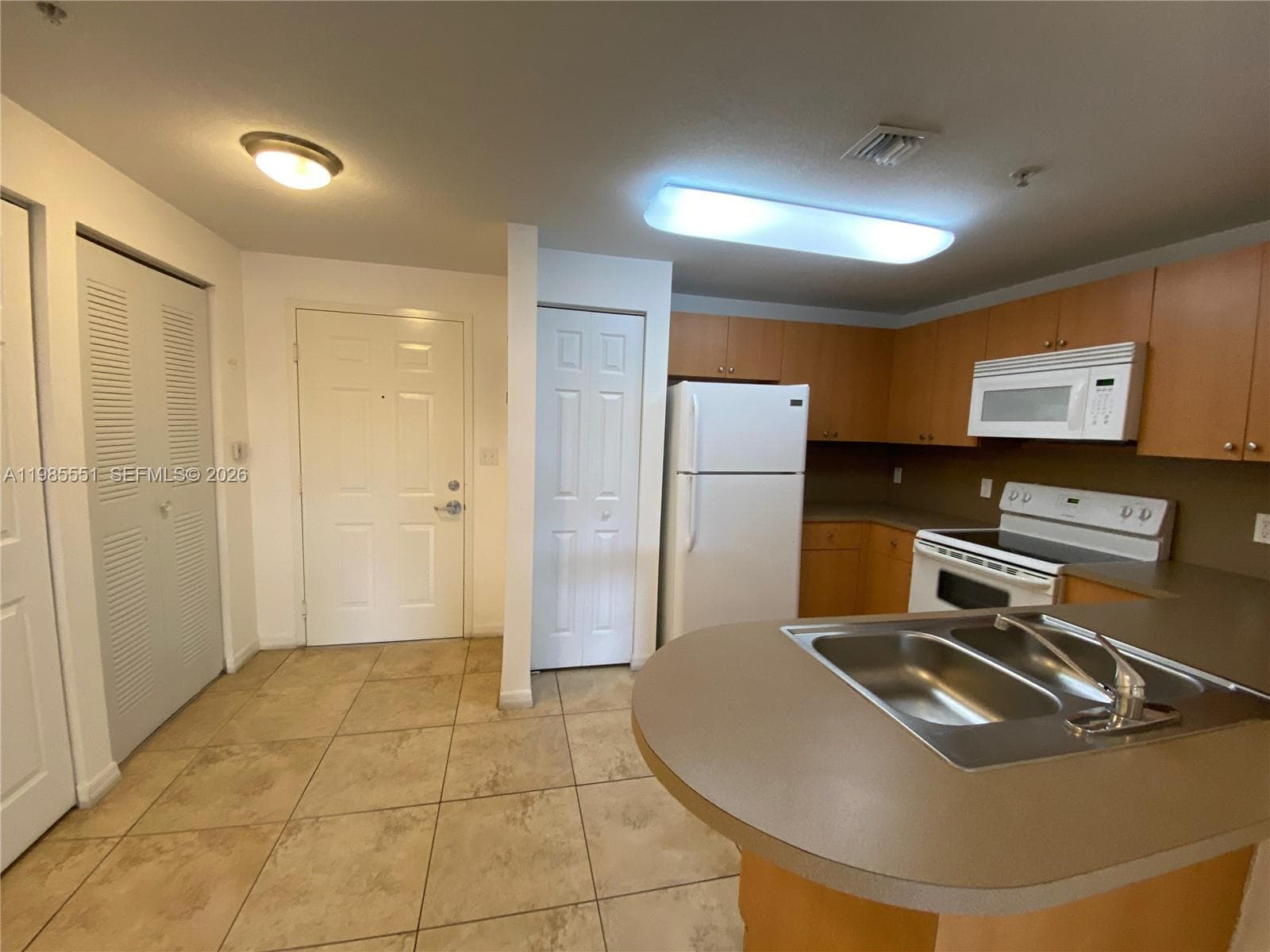 435 SW 12th Ave # 605, Miami, FL 33130 photo 3