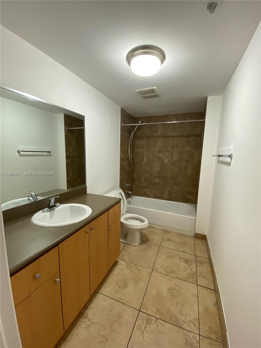 435 SW 12th Ave # 605, Miami, FL 33130 photo 4