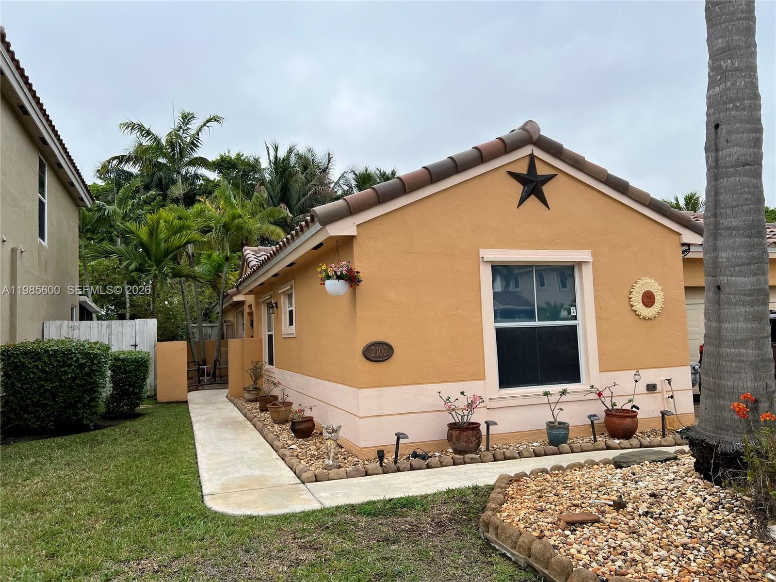 2102 NW 193rd Ave, Pembroke Pines, FL 33029 photo 2