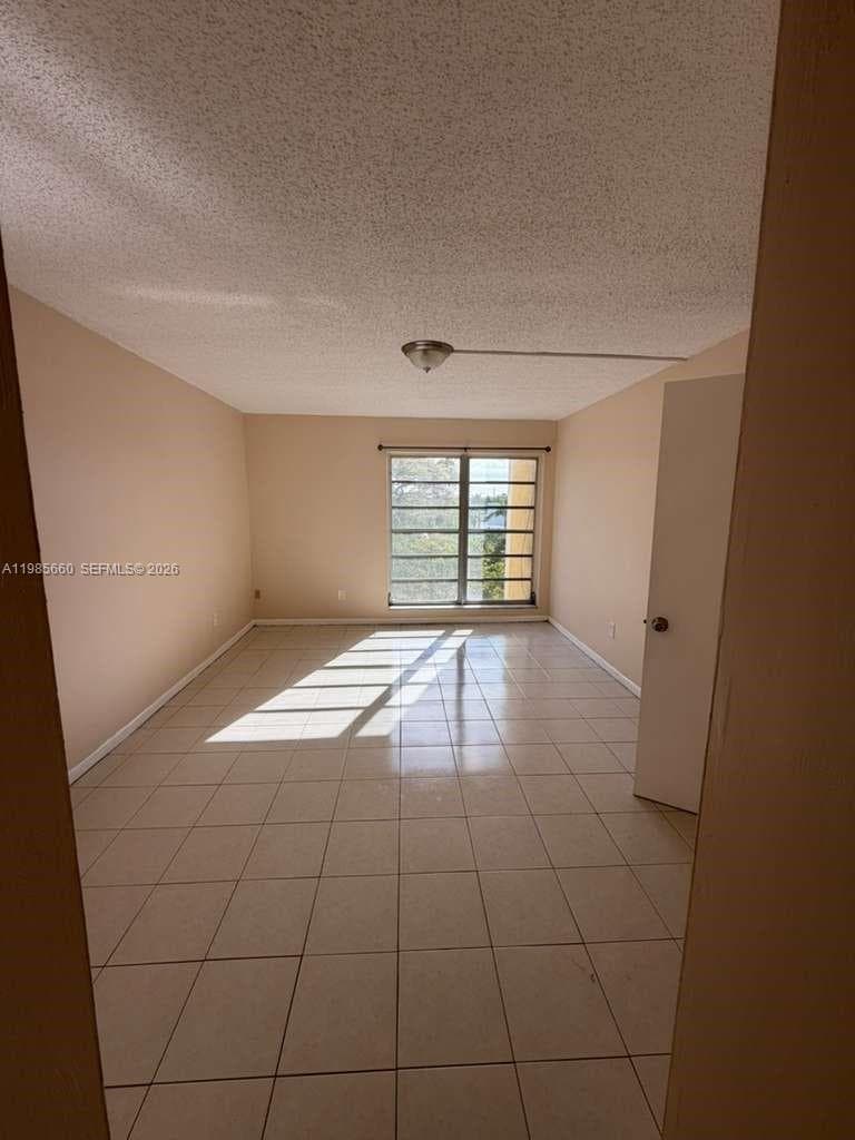 9180 Fontainebleau Blvd # 401, Miami, FL 33172 photo 2