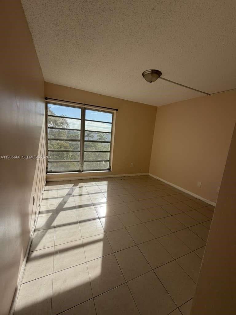 9180 Fontainebleau Blvd # 401, Miami, FL 33172 photo 3