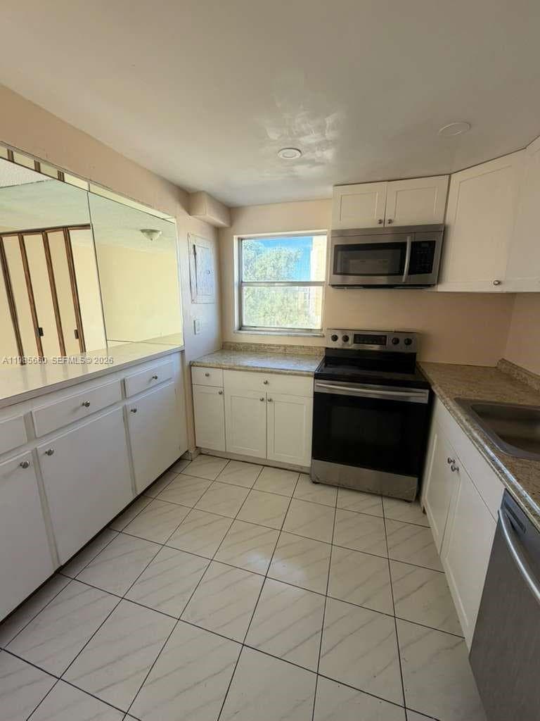 9180 Fontainebleau Blvd # 401, Miami, FL 33172 photo 5