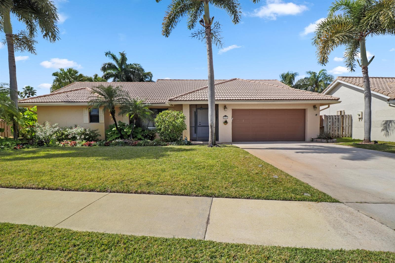 9260 Laurel Green Drive, Boynton Beach, FL 33437 photo 2
