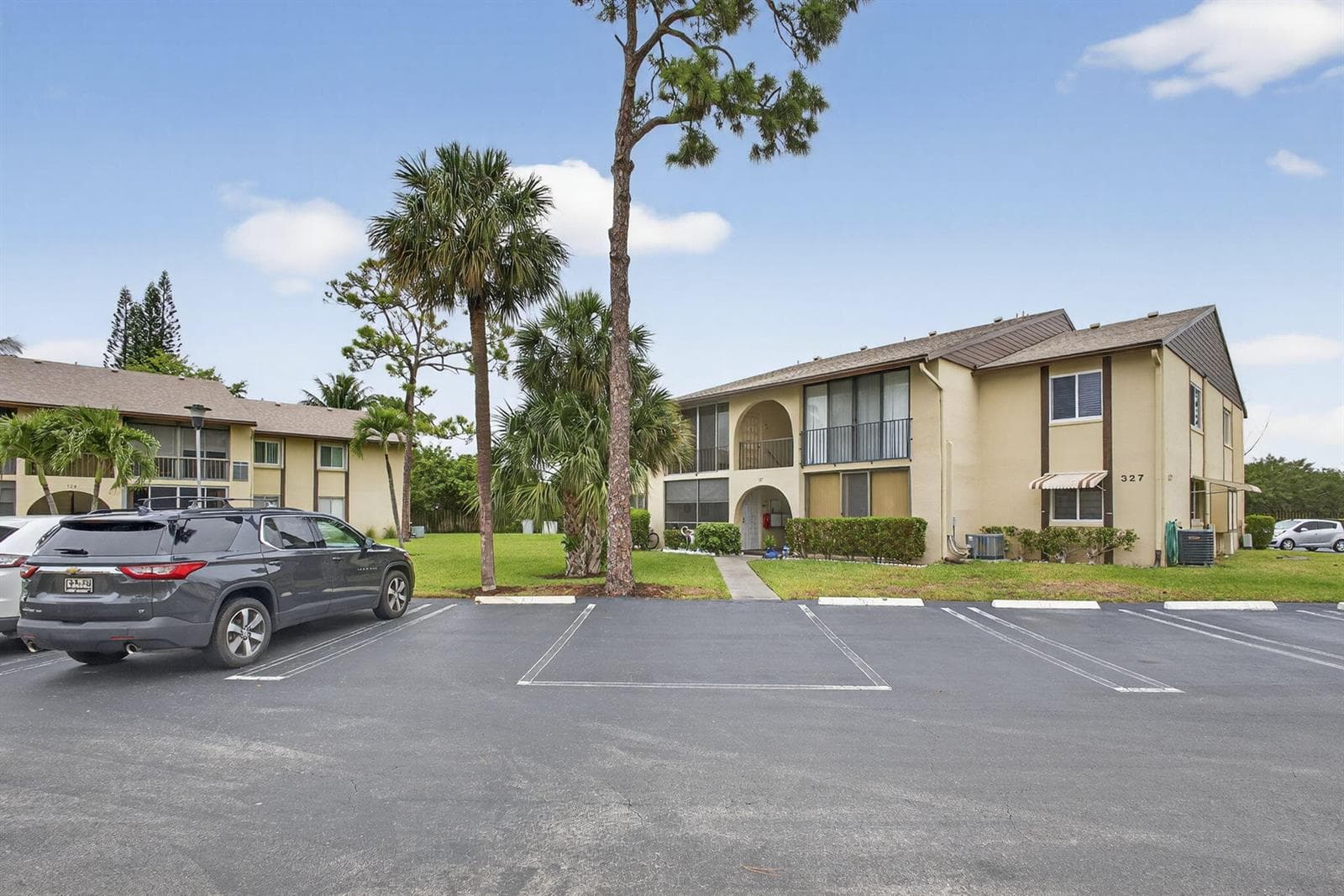 327 Pine Ridge Circle # A-1, FL 33463 photo 3