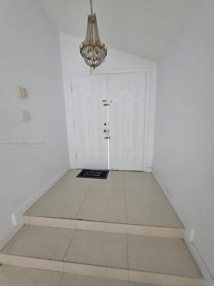 710 SW 99th Ct Cir, Miami, FL 33174 photo 2