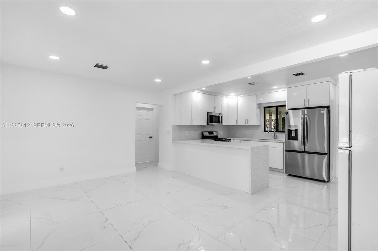 1010 NE 140th St, North Miami, FL 33161 photo 4