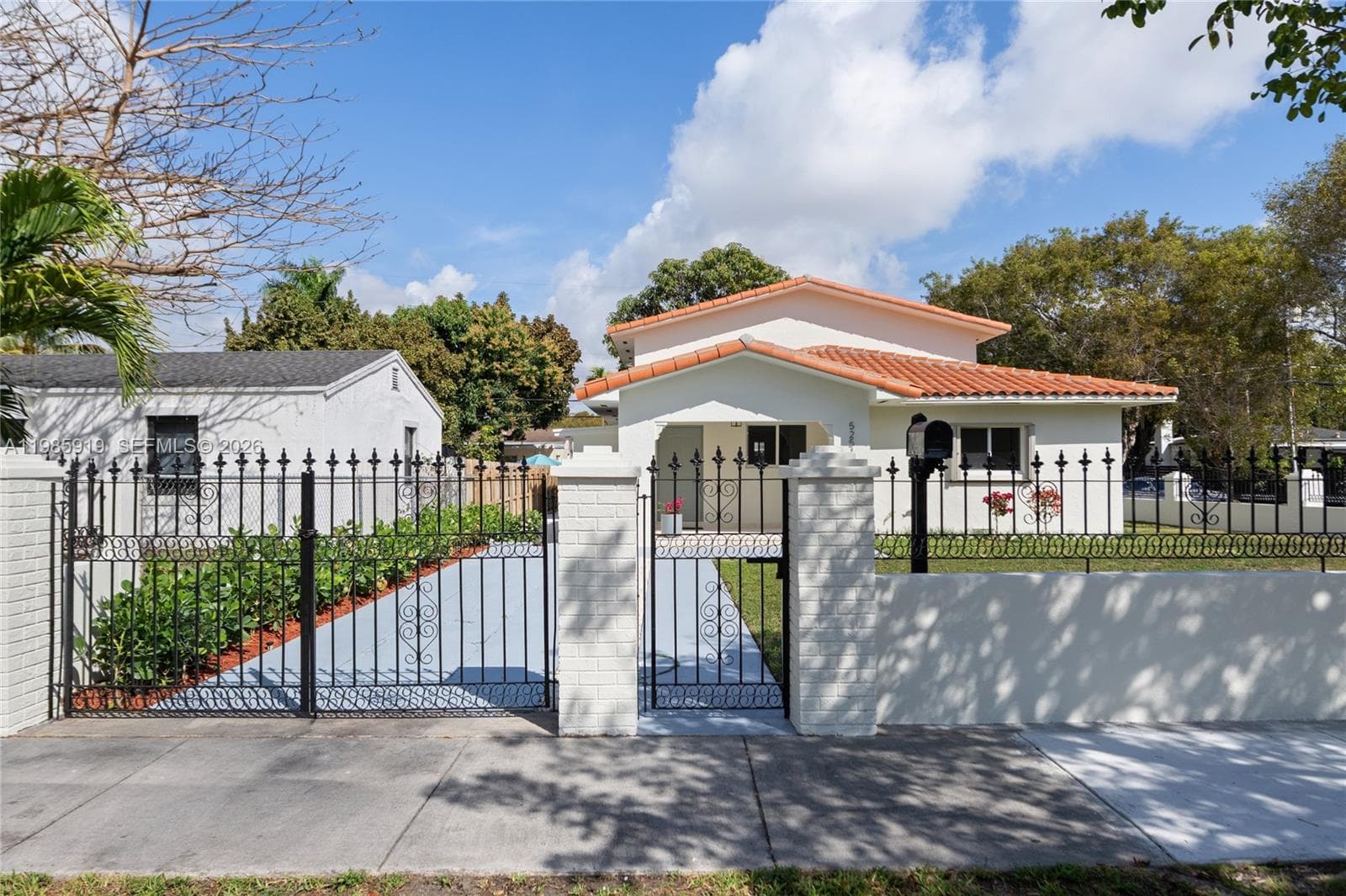 5251 SW 6th St, Miami, FL 33134 photo 3