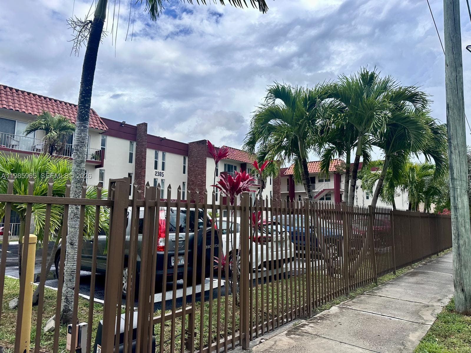 2385 NW 11th St # B16, Miami, FL 33125