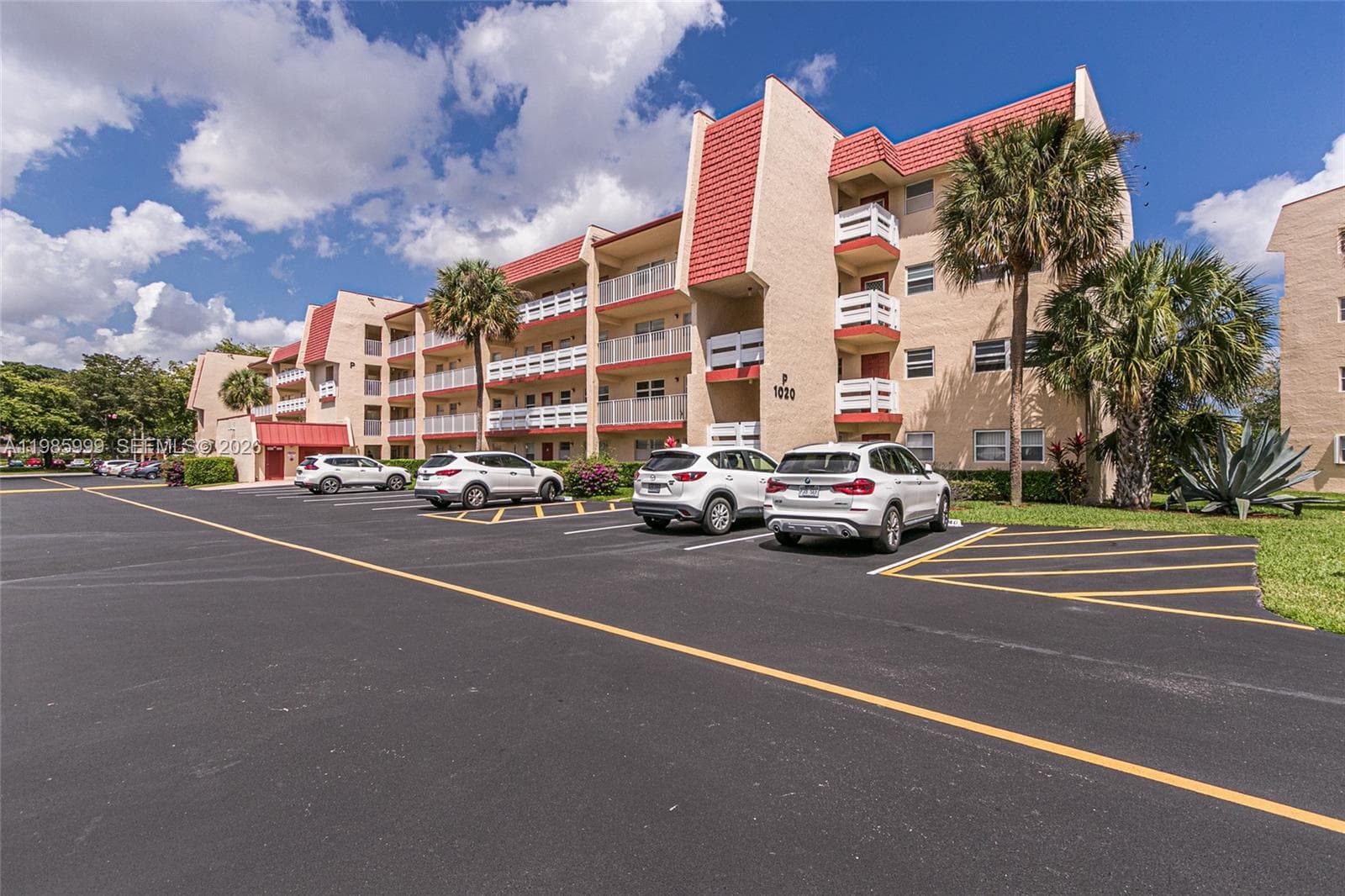 1020 Country Club Dr # 305, Margate, FL 33063