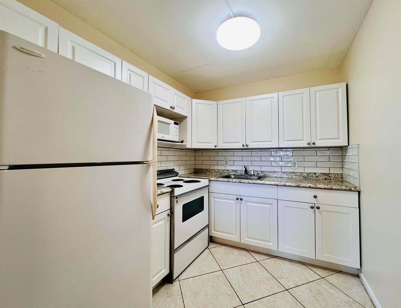27 Sheffield B, West Palm Beach, FL 33417 photo 2
