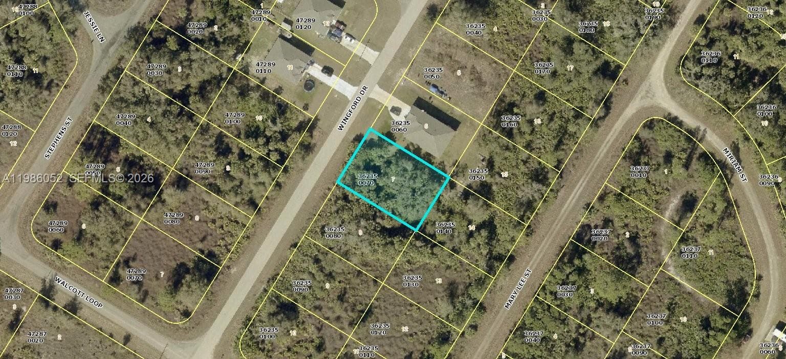 1922 Wingford Dr., Lehigh Acres, FL 33972