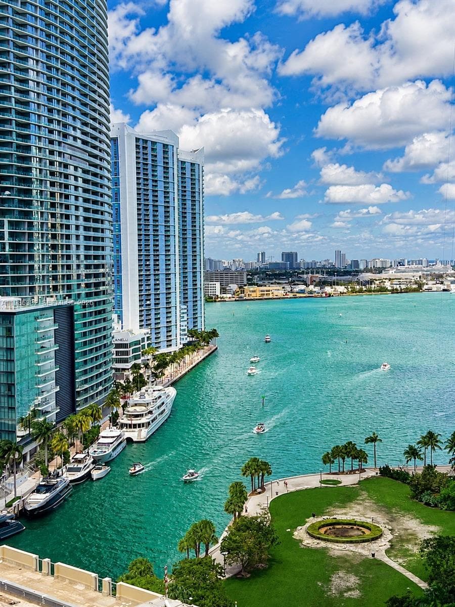 77 SE 5 St # 2015, Miami, FL 33131 photo 2