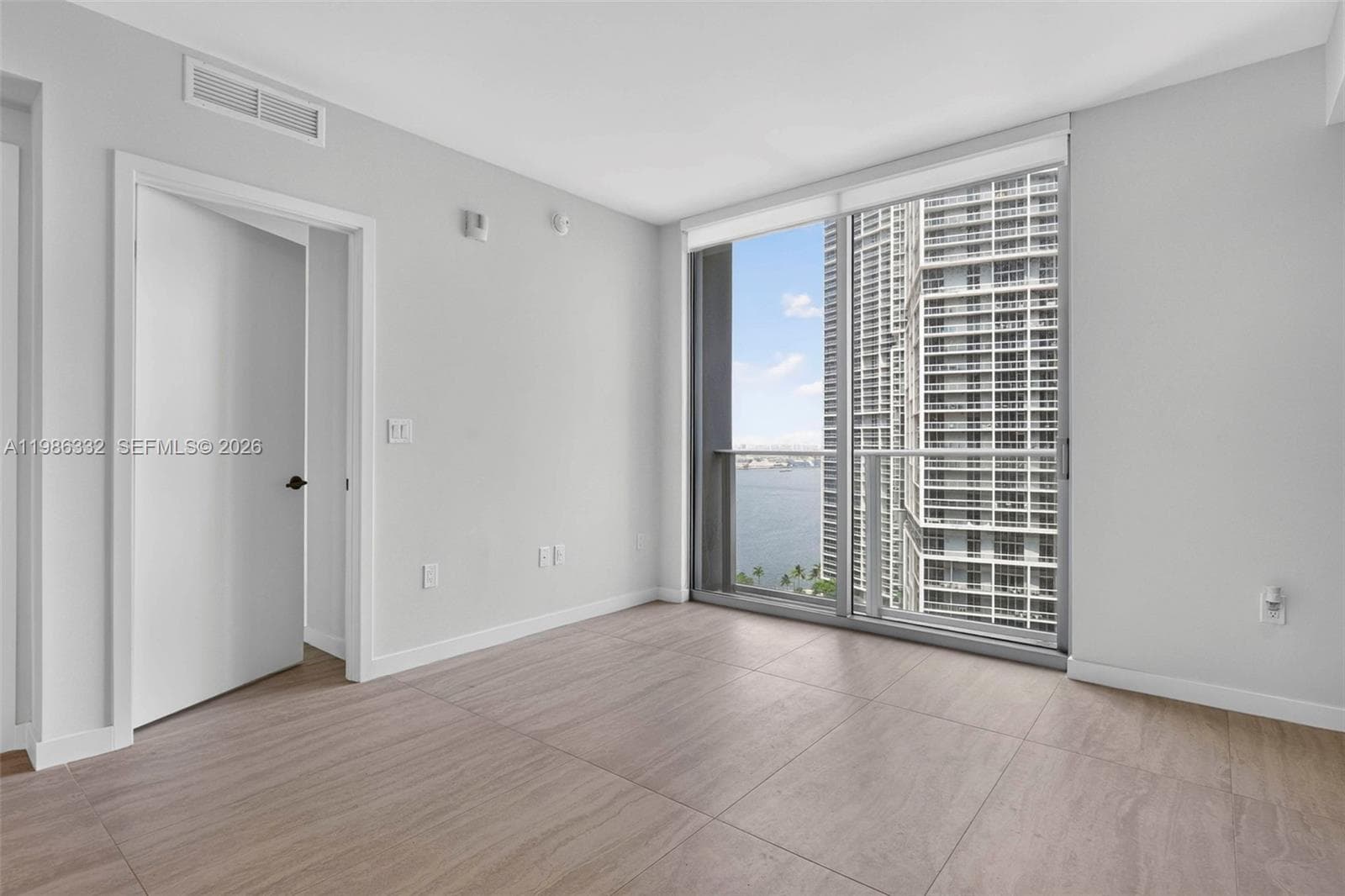 77 SE 5 St # 2015, Miami, FL 33131 photo 5