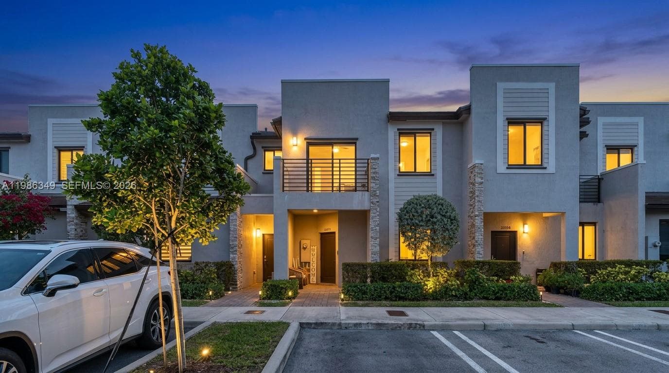 21068 NE 8th Ave, Miami, FL 33179 photo 3