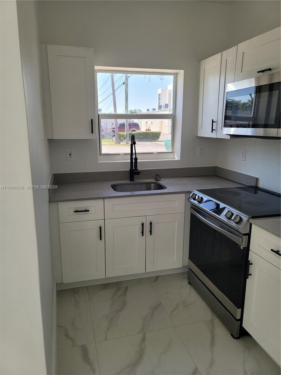 1975 NW 24th Ct, Miami, FL 33125 photo 5