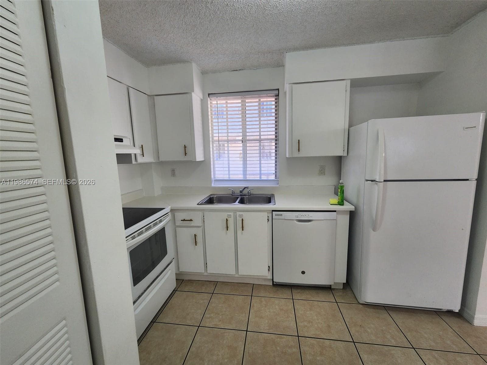 6195 NW 186th St # 309, Hialeah, FL 33015 photo 4