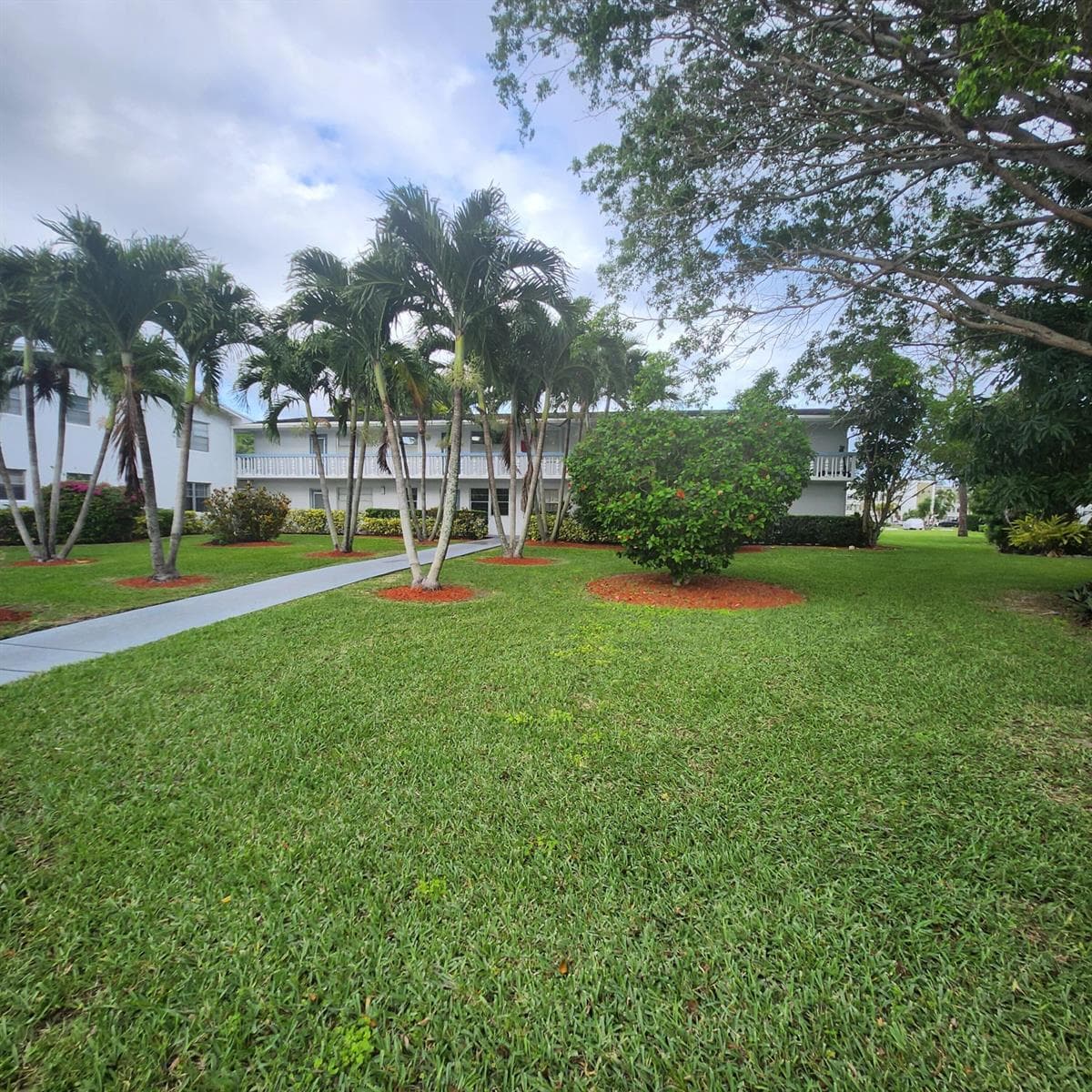 643 Durham W, Deerfield Beach, FL 33442 photo 2