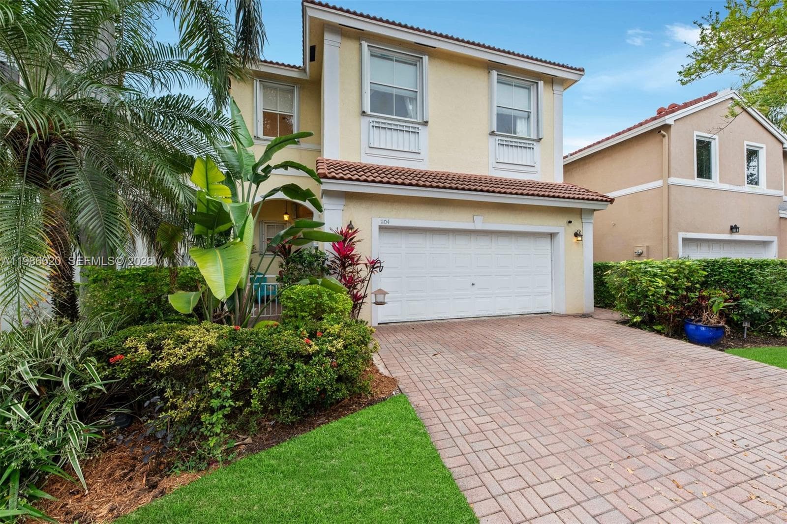 1104 Redwood St, Hollywood, FL 33019 photo 2