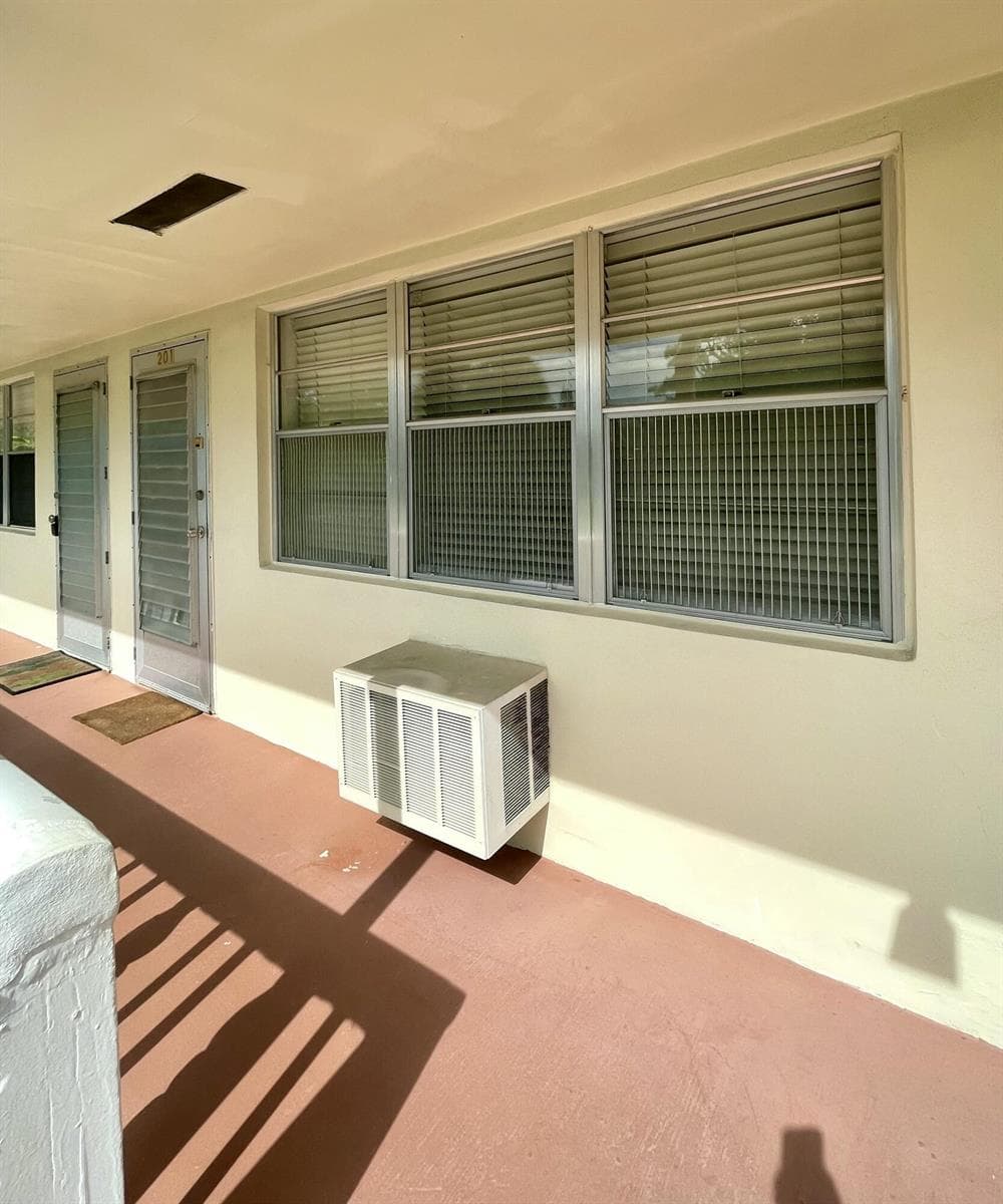 201 Canterbury I, West Palm Beach, FL 33417