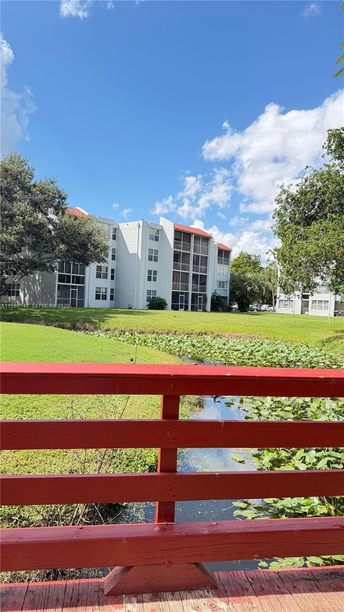 9461 Evergreen Pl # 305, Davie, FL 33324 photo 3