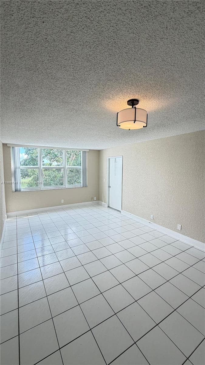 9461 Evergreen Pl # 305, Davie, FL 33324 photo 4