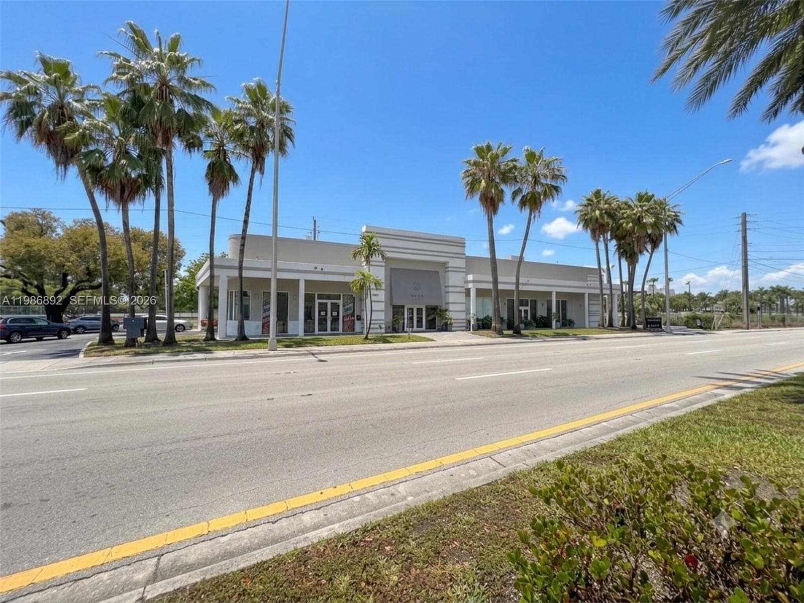 13750 Biscayne Blvd, North Miami Beach, FL 33181 photo 3