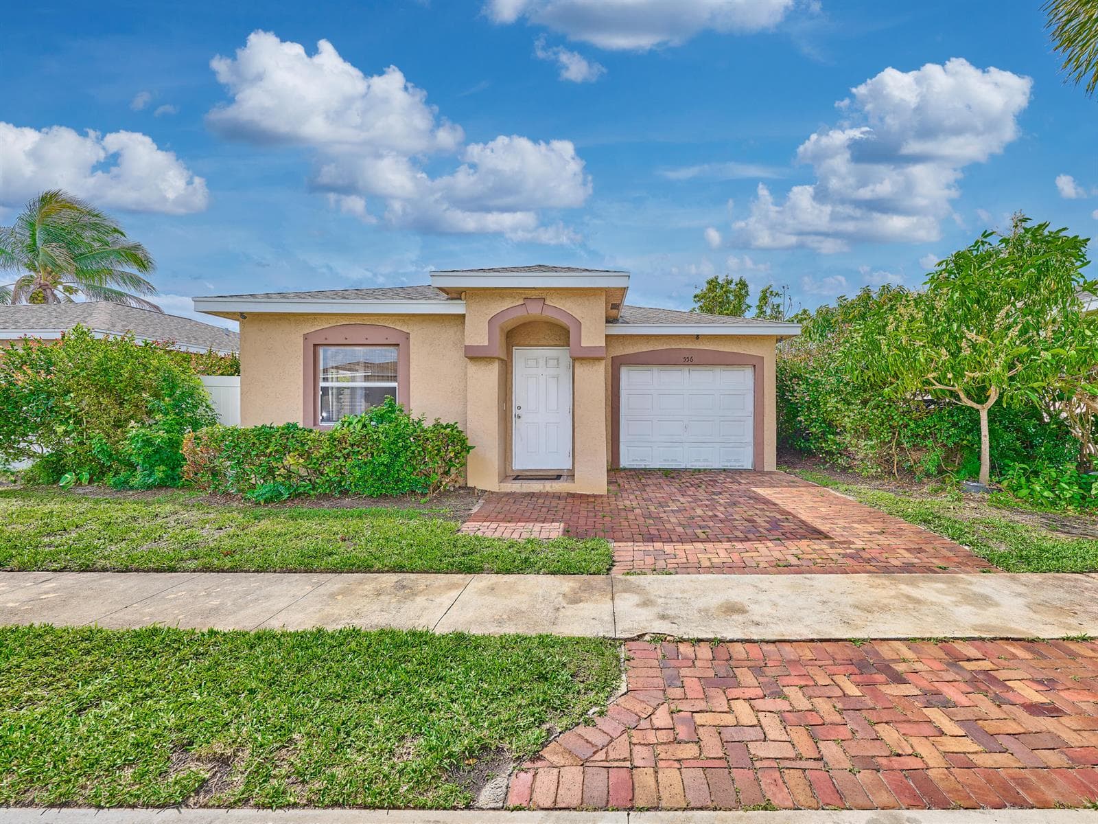 556 E Ridge Cir Circle N, Boynton Beach, FL 33435 photo 3