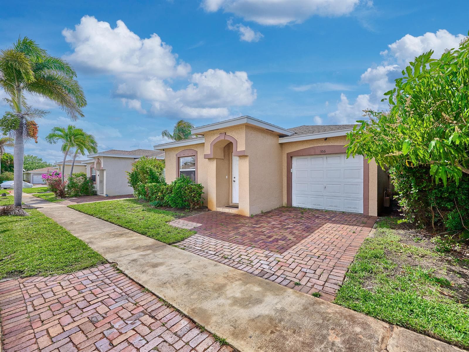556 E Ridge Cir Circle N, Boynton Beach, FL 33435 photo 4