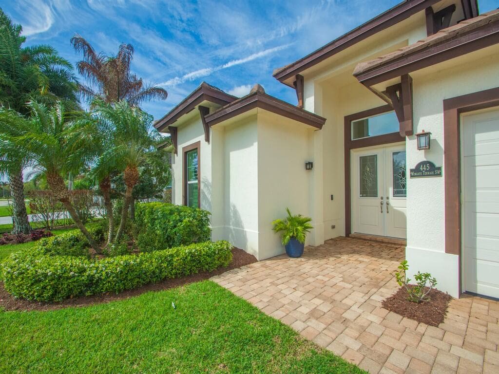 445 Wingate Terrace SW, Vero Beach, FL 32968 photo 2