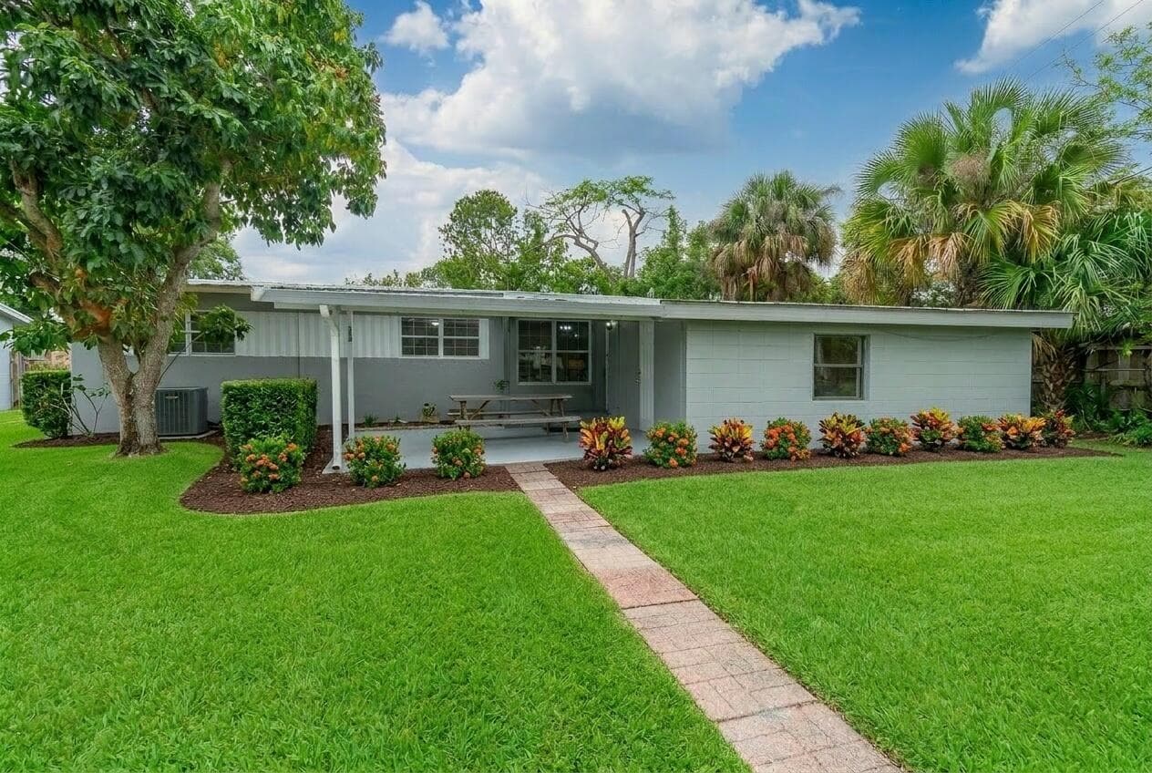 904 SE 16th Street, Stuart, FL 34994 photo 2