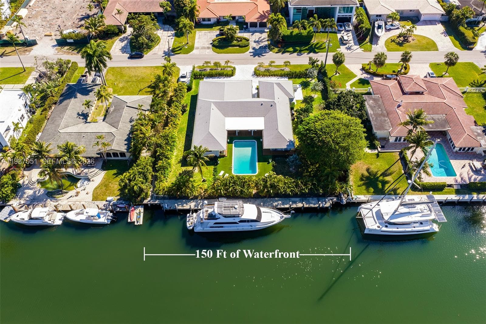 424 Alamanda Dr, Hallandale Beach, FL 33009 photo 4