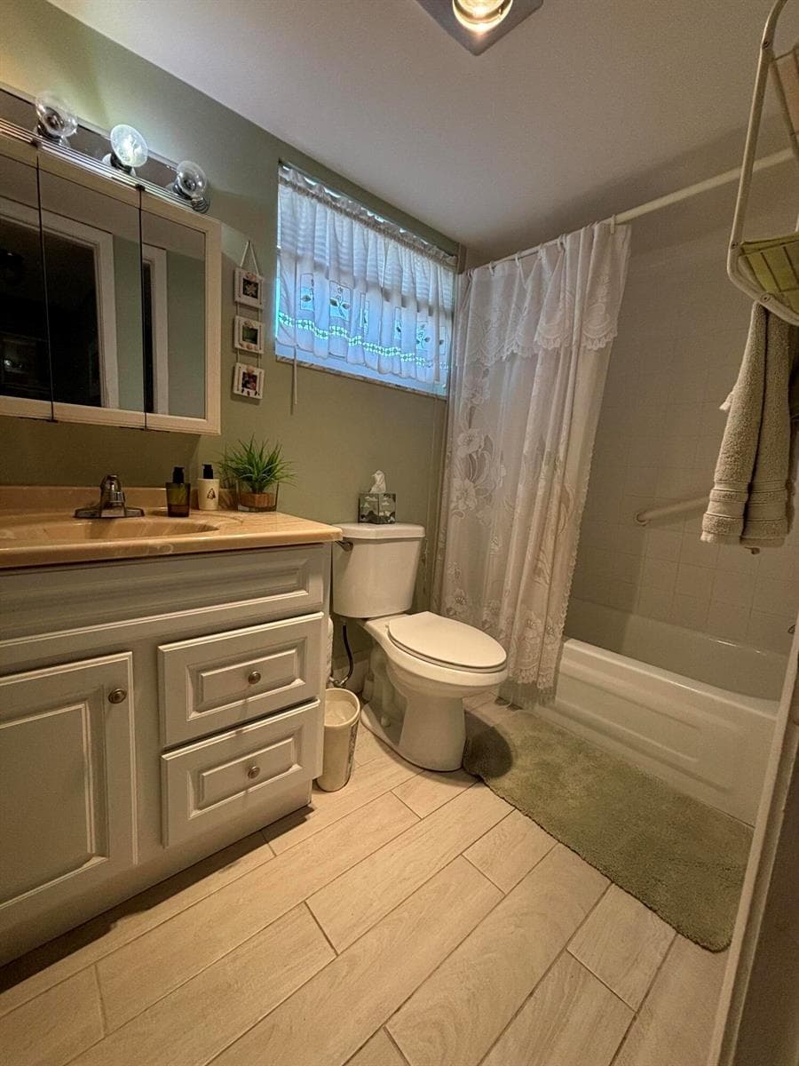 725 Lori Drive # 203, Palm Springs, FL 33461 photo 3