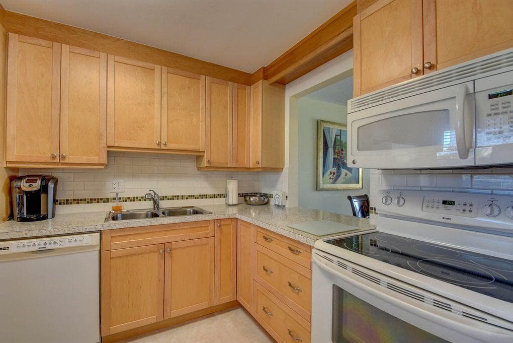 307 Lake Evelyn Drive, West Palm Beach, FL 33411 photo 4