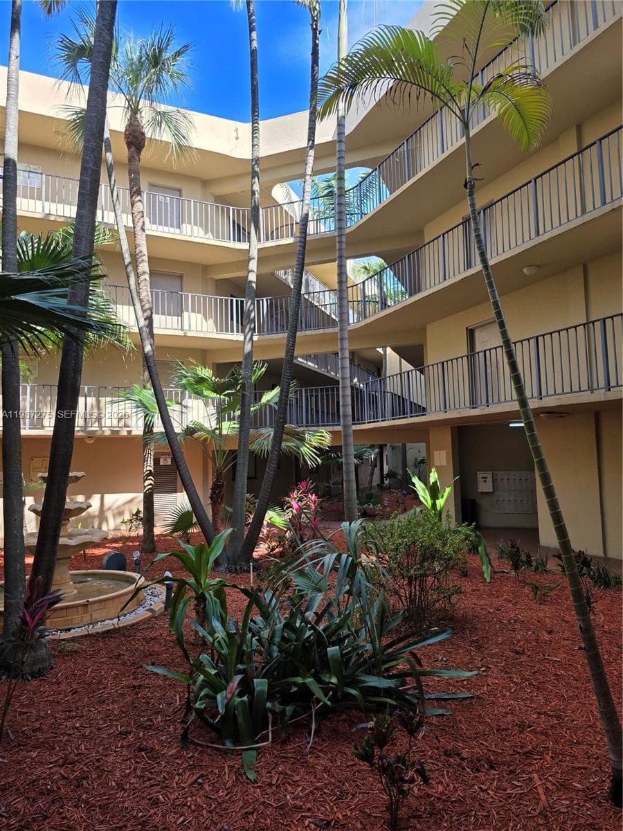 8615 NW 8th St # 319, Miami, FL 33126 photo 4