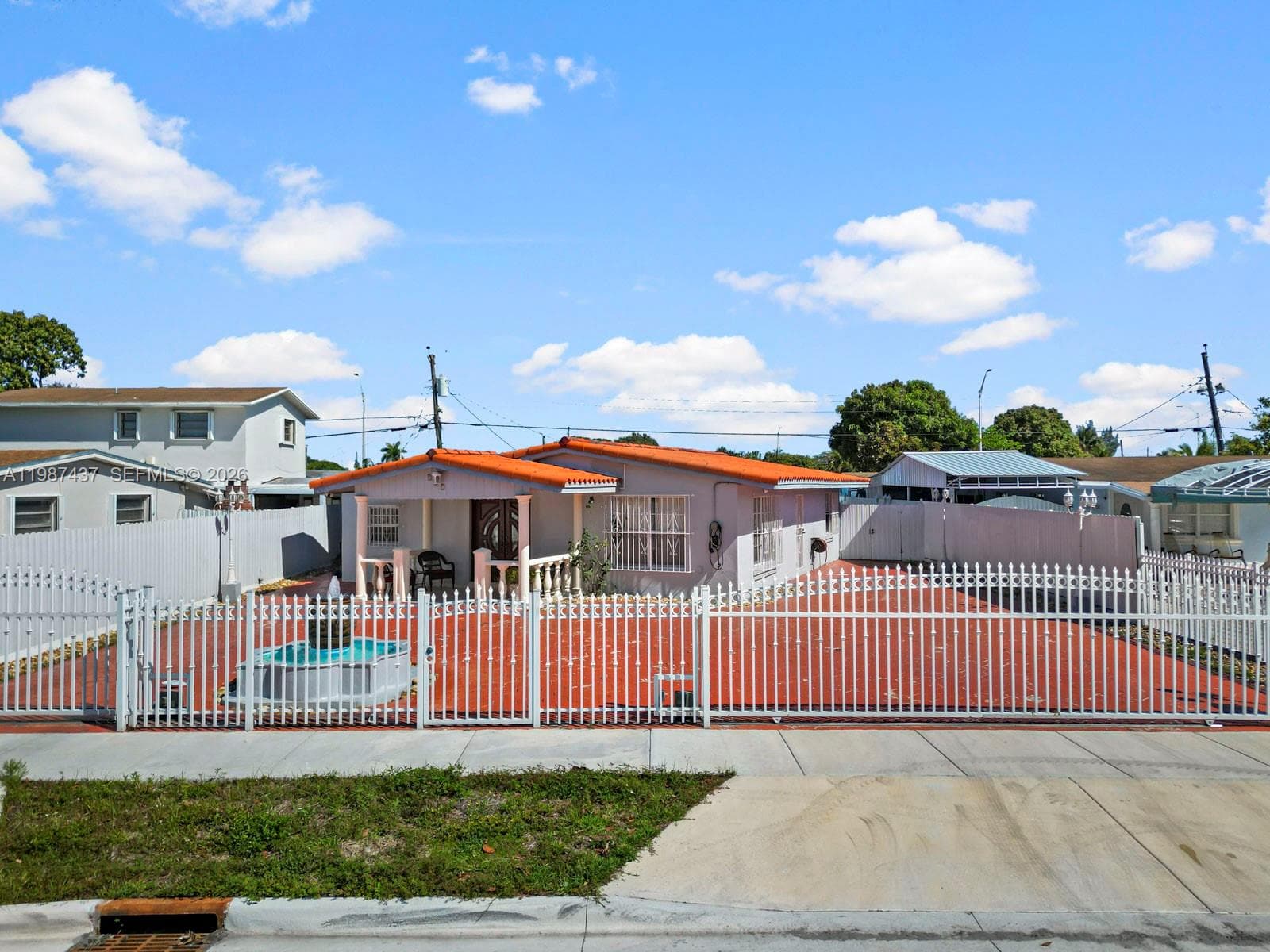 871 SE 5th Pl, Hialeah, FL 33010 photo 2