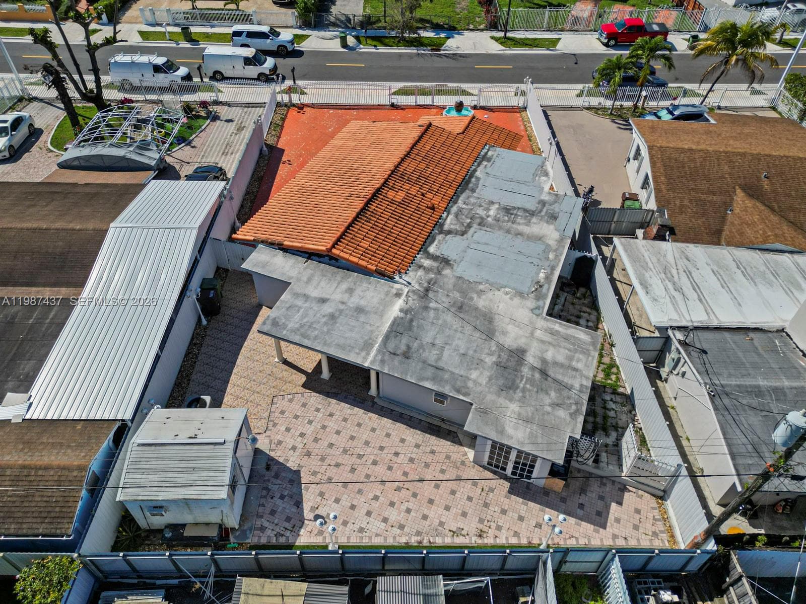 871 SE 5th Pl, Hialeah, FL 33010 photo 5