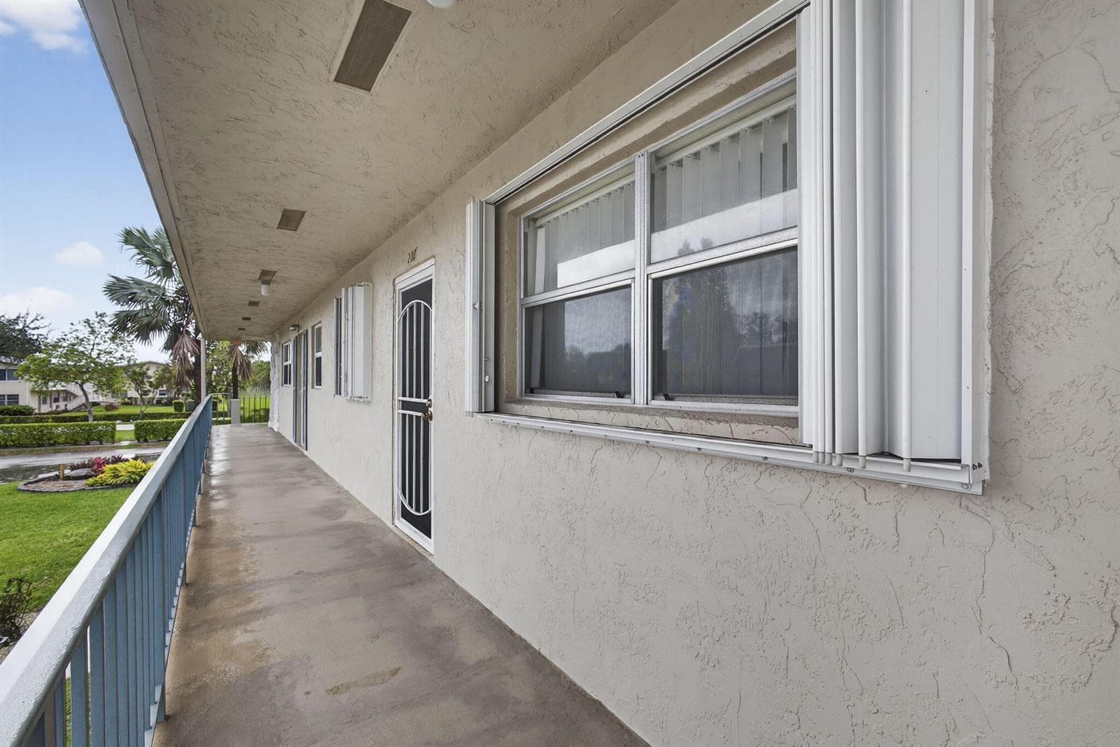 202 Oxford 200, West Palm Beach, FL 33417 photo 3
