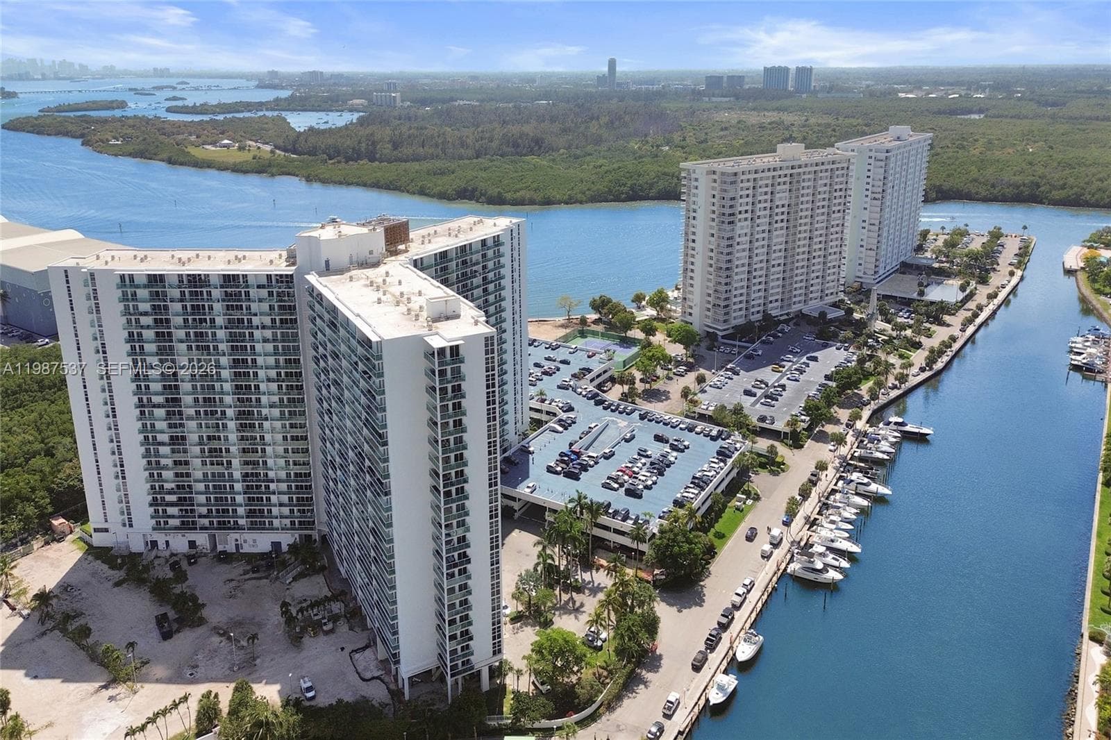 300 Bayview Dr # 915, Sunny Isles Beach, FL 33160 photo 2