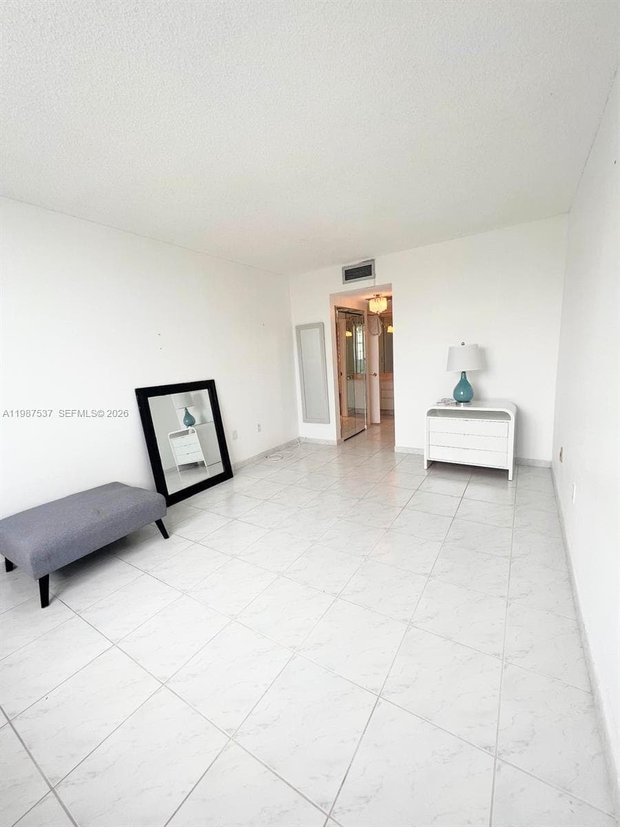 300 Bayview Dr # 915, Sunny Isles Beach, FL 33160 photo 5