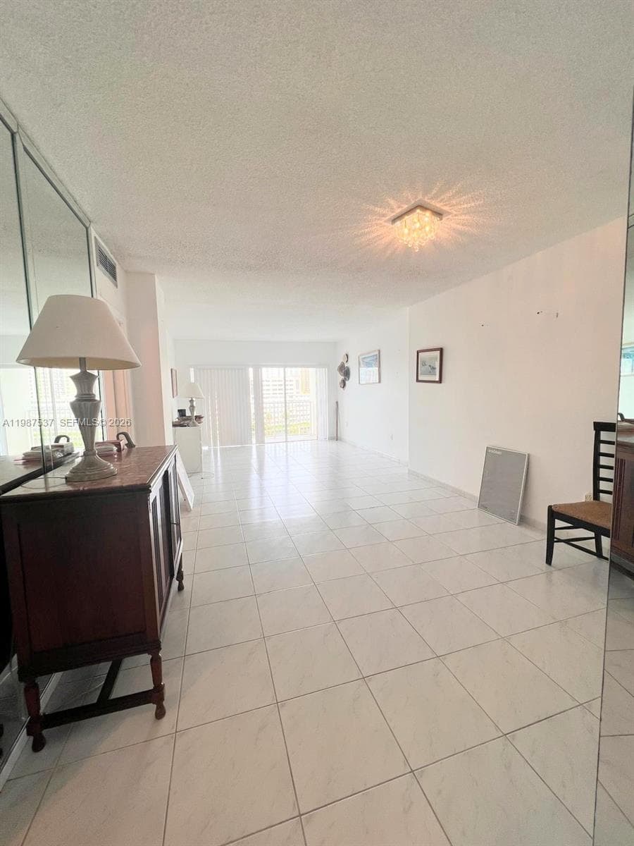 300 Bayview Dr # 915, Sunny Isles Beach, FL 33160 photo 4