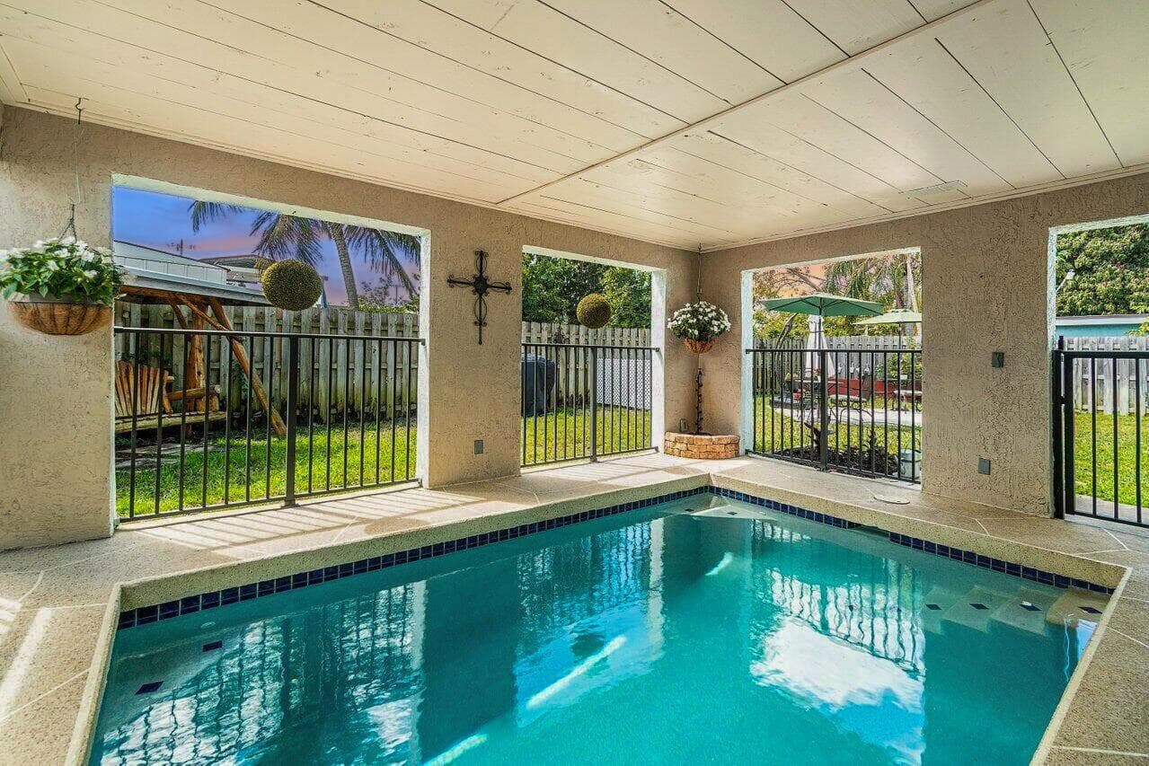 944 Hansen Street, West Palm Beach, FL 33405 photo 2