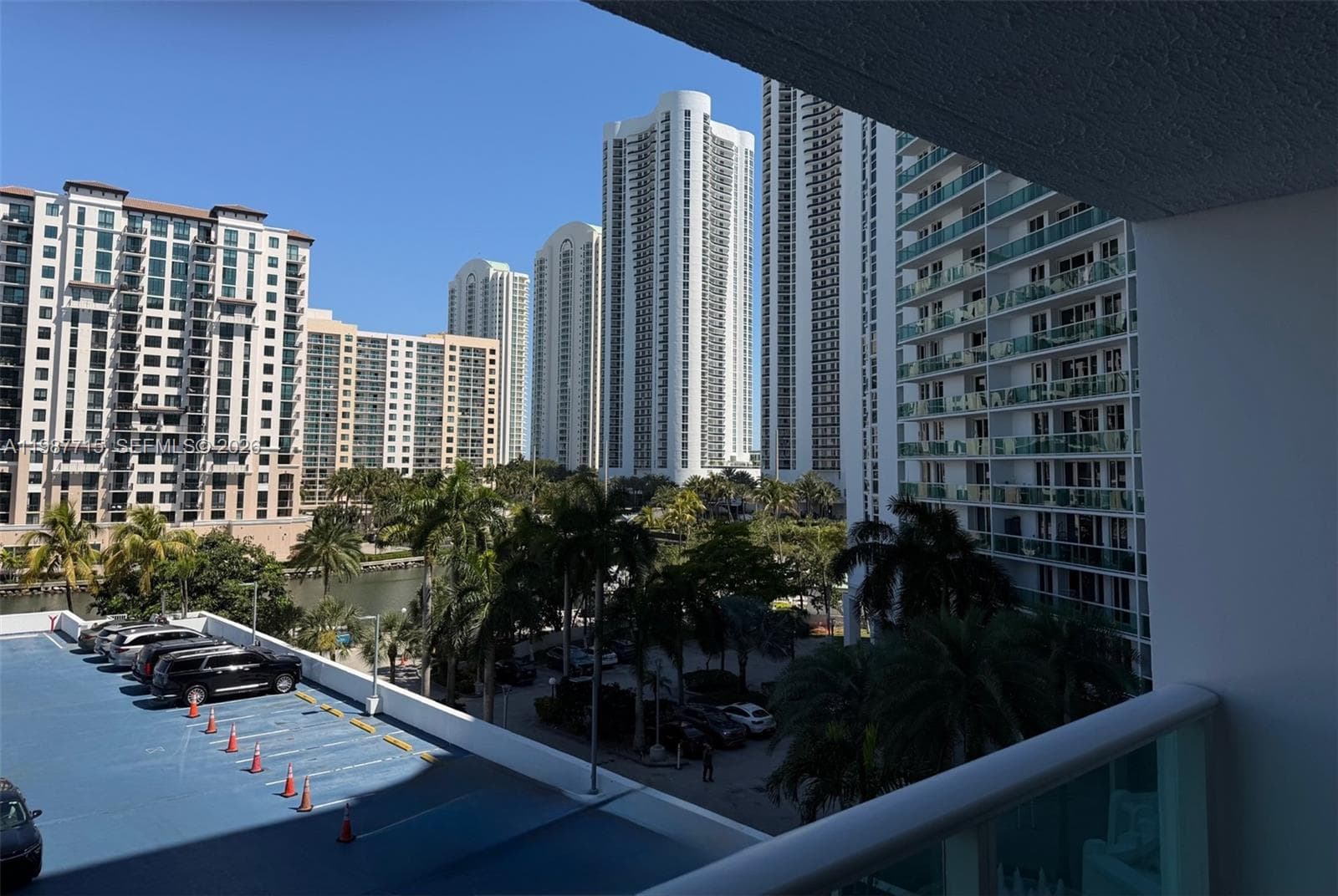 100 Bayview Dr # 528, Sunny Isles Beach, FL 33160 photo 3