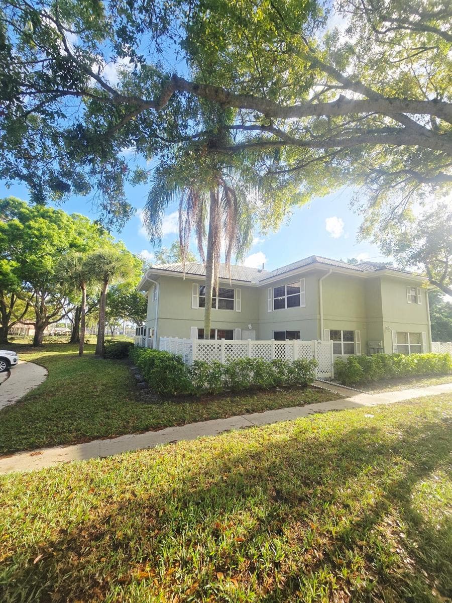 1956 Hartford Court, West Palm Beach, FL 33409 photo 2