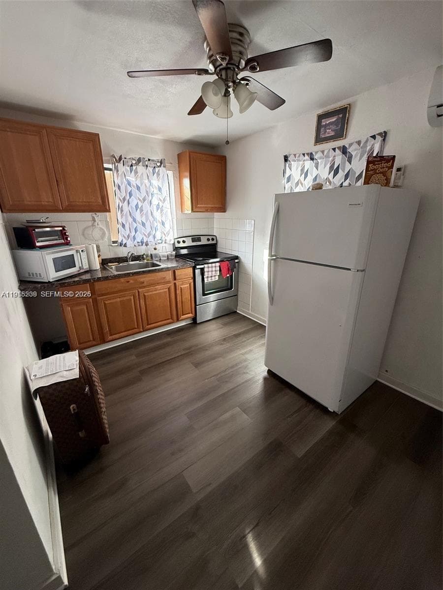 551-553 NE 133rd St, North Miami, FL 33161 photo 5