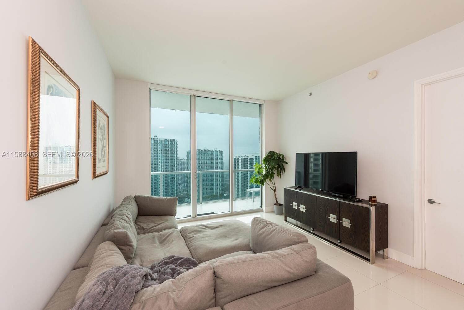 55 SE 6th St # 4200, Miami, FL 33131 photo 4