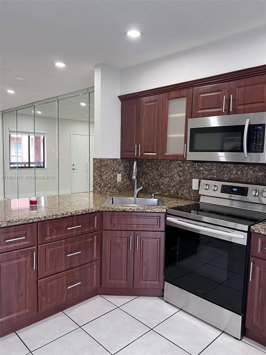 5480 W 21st Ct # 404, Hialeah, FL 33016 photo 2